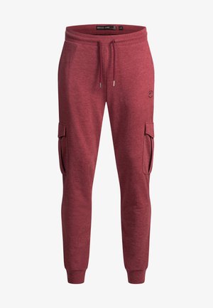 Joggers rouges en tissu doux avec taille élastique et cordon de serrage, dotés de poches cargo sur les côtés et de jambes fuselées. Logo de la marque sur le devant.