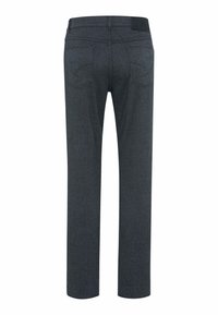 Donkergrijze slim-fit jeans met een subtiele textuurpatroon, voorzien van twee achterzakken en een zwart taillebandlabel.