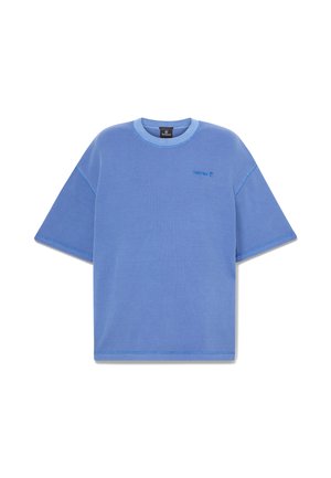 Hellblaues Waffelstrick-T-Shirt mit kurzen Ärmeln, Rundhalsausschnitt und kleinem, gesticktem Logo auf der linken Brust.