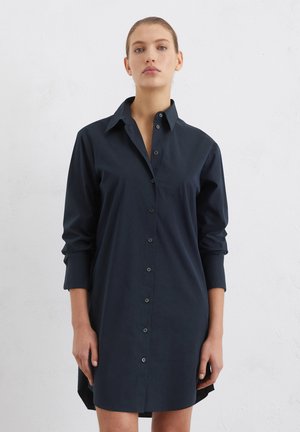 Marineblaue Knopf-hemdkleid mit Kragen, langen Ärmeln und geradem Saum, aus glattem Stoff mit minimalistischem Design.