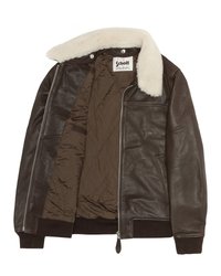 Bruine leren jas met gewatteerde voering en witte schapenvacht kraag, gedeeltelijk open geritst om de binnenzakken en het label te tonen.