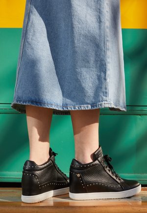 High-top trainers - black