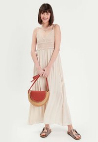 Cache Cache LANGES MAKRAMEE - Robe longue - sable