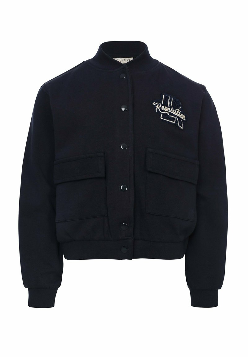 Marineblauwe bomberjack van een katoenmix, met een geribbelde kraag, drukknoopsluiting, twee voorzakken en geborduurde "Revolution" details.