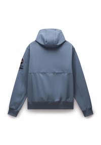 Kapuzenshirt in Hellblau, mit einer glatten, matten Textur, elastischen Bündchen und einem Logopatch auf dem linken Ärmel.