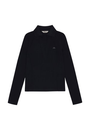 Μαύρο πόλο πουκάμισο με μακριά μανίκια και μικρό λογότυπο στο αριστερό μέρος του στήθους, με γιακά, εμφανίζεται επίπεδα σε λευκό φόντο.