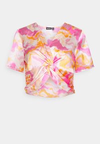 Kortærmet bluse i indpakningsstil med et farverigt, virvlende mønster af pink, orange og creme. Fremstillet af glat, letvægtsstof med en knude-detalje.
