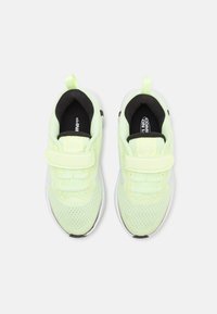 Nike Performance INFINITY FLOW UNISEX - Hardloopschoenen voor op de weg - barely volt/white/black