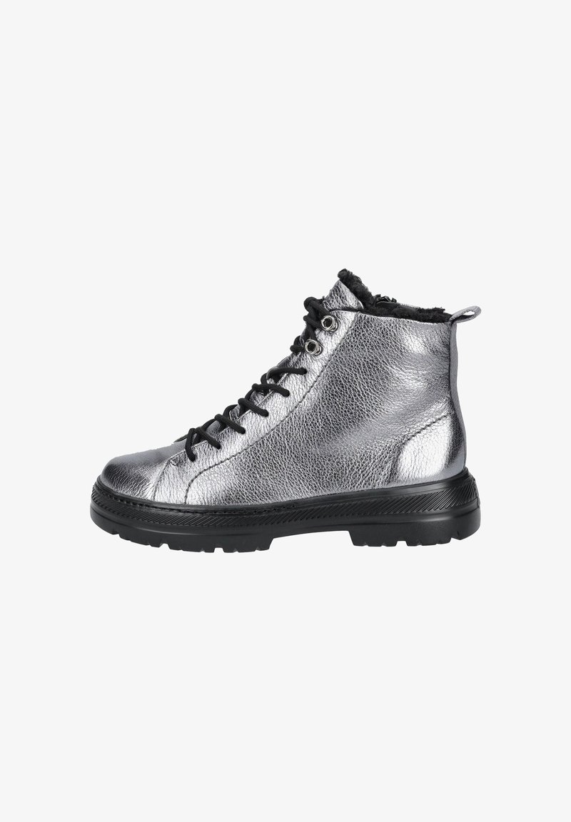 Hochschnittige Metallic-Silber-Lederstiefel mit schwarzem Kunstfellfutter, schwarzen Schnürsenkeln und einer dicken schwarzen Gummisohle, im linken Profil dargestellt.
