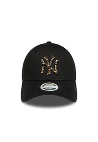 Musta lippalakki, jossa on brodeerattu leopardikuvioinen New York Yankees -logo. Rakenne on jämäkkä, ja siinä on perinteinen kaareva lippa sekä säädettävä hihna.