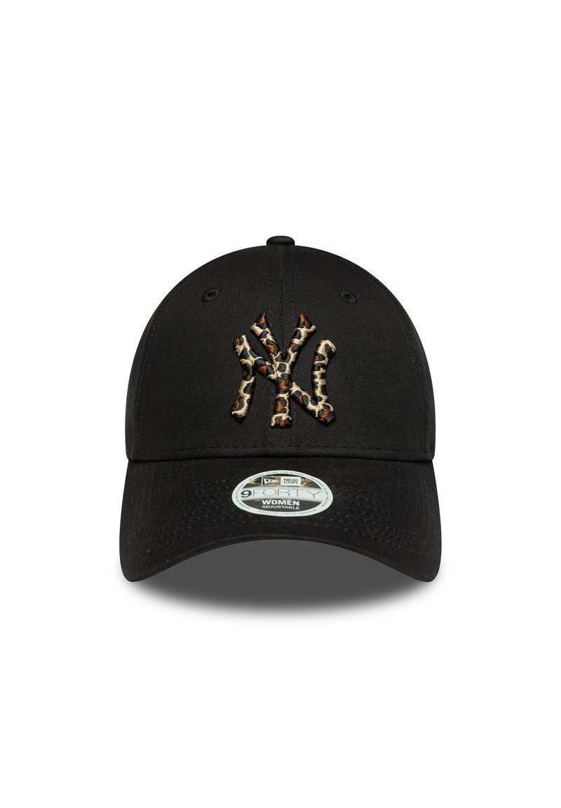 Musta lippalakki, jossa on brodeerattu leopardikuvioinen New York Yankees -logo. Rakenne on jämäkkä, ja siinä on perinteinen kaareva lippa sekä säädettävä hihna.