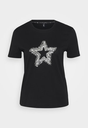 Must värvi puuvillane T-särk, mille eesmine külg on kaunistatud hõbedaste sädelusstaradega. Lühikesed varrukad ja ümmargune kaelus.