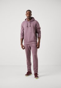 adidas Performance REAL MADRID SZN PANT - Vereinsmannschaften - shadow fig