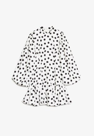 Robe blanche à pois noirs, col haut, manches longues bouffantes et ourlet évasé. Confectionnée dans un tissu léger à la texture lisse.