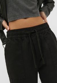 Stradivarius Broek - black