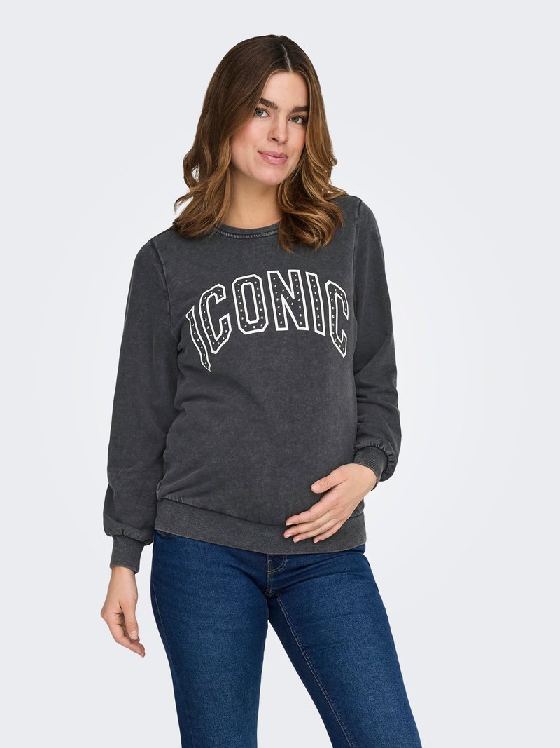 Grijze sweatshirt met de tekst "ICONIC" in het wit, voorzien van geribbelde manchetten en zoom. Gecombineerd met een blauwe spijkerbroek, ontworpen voor een comfortabele pasvorm.