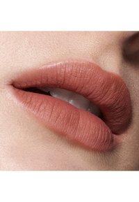 MAC POWDER KISS LIQUID LIPCOLOUR - Liquid Lipstick - habit