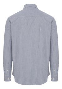 Camicia a maniche lunghe a righe verticali blu e bianche, in cotone, colletto classico, polsini con bottoni e orlo arrotondato.