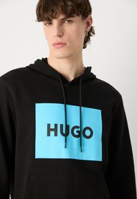 HUGO DURATSCHI - Majica s kapuljačom - black