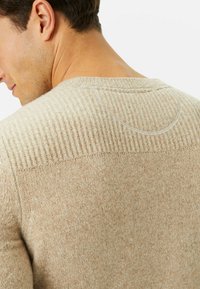 Thumbnail Image 5