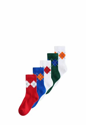 Fünf Paare Baumwollsocken: rot, blau, grün, weiß und mit geometrischem Muster in Orange und Blau. Gerippte Textur, in mittlerer Wadenlänge.