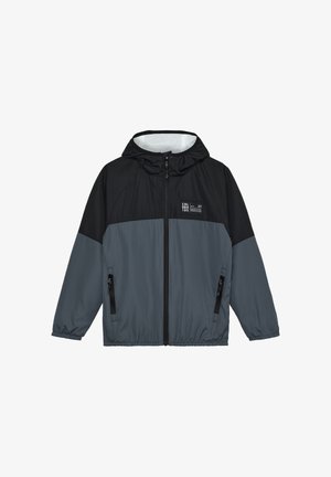 Grijs-zwart windjack met capuchon, ritssluiting aan de voorkant en twee ritssluitzakken aan de zijkant met elastische manchetten. Gemaakt van lichtgewicht, glad materiaal.