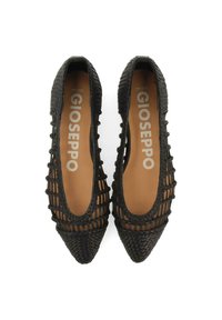 Zapatos planos negros tejidos con punta afilada y diseño recortado. Cuentan con un forro interior suave y un logo sutil en una plantilla neutra.
