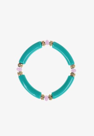 Perles courbes turquoise avec accents dorés et petites pierres lilas, formant un bracelet circulaire. Texture lisse et brillante partout.
