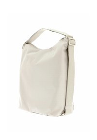 Borsa in nylon beige con superficie testurizzata, tracolla regolabile e chiusura con zip superiore. Presenta un ampio scomparto per lo stoccaggio.