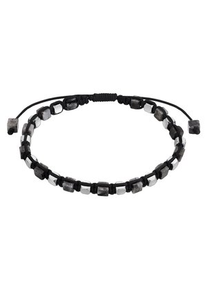 Zwarte verstelbare koordarmband met afwisselend matte zwarte en glanzende zilverkleurige vierkante kralen.