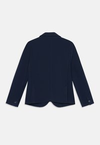 Námornícky blejzer s prispôsobeným dizajnom, s výstrihom do "V", dlhými rukávmi, dvomi bočnými vreckami a gombíkovými manžetami. Štruktúrovaná tkanina s hladkým povrchom.