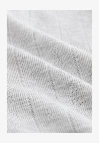 Kijelölve, grey marl