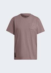 T-shirt z krótkim rękawem, okrągłym dekoltem w stonowanym mauve, wykonany z miękkiego materiału. Posiada kieszonkę na piersi oraz czarną metkę na dole.