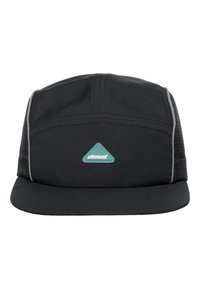Zwarte pet met een vlakke rand en een driehoekig logo-embleem in teal. Voorzien van mesh zijpanelen en grijze accentstiks voor extra detail.