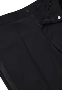 Thumbnail Image 6