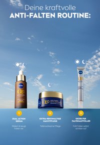 Drei Nivea Q10 Hautpflegeprodukte: eine dunkelbraune Serumflasche, ein blauer Cremetiegel mit einem goldenen Deckel und eine weiße Tube, alle mit Beschriftungen versehen.