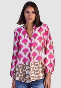 Langärmlige Bluse mit einem rosa und braunen Fächerdruck auf weißem Hintergrund, V-Ausschnitt und elastischen Bündchen für eine entspannte Passform.