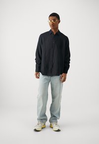 GAP Ing - true black