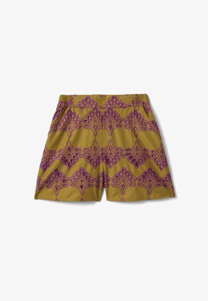 Pantalones cortos verde-marrón con cintura elástica que presentan un patrón floral simétrico bordado en púrpura y bolsillos laterales.
