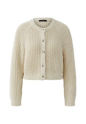 Cardigan en tricot épais couleur crème avec manches longues, encolure ronde, poignets et ourlet côtelés, et cinq boutons sur le devant.