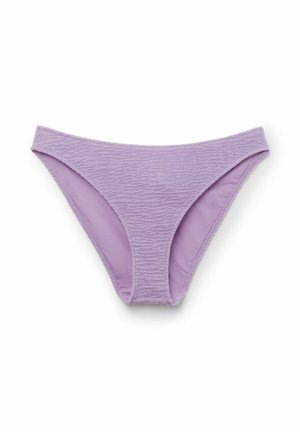 Lila Bikinislip aus strukturiertem Stoff mit hohem Beinausschnitt und glattem Innenfutter, vor weißem Hintergrund dargestellt.