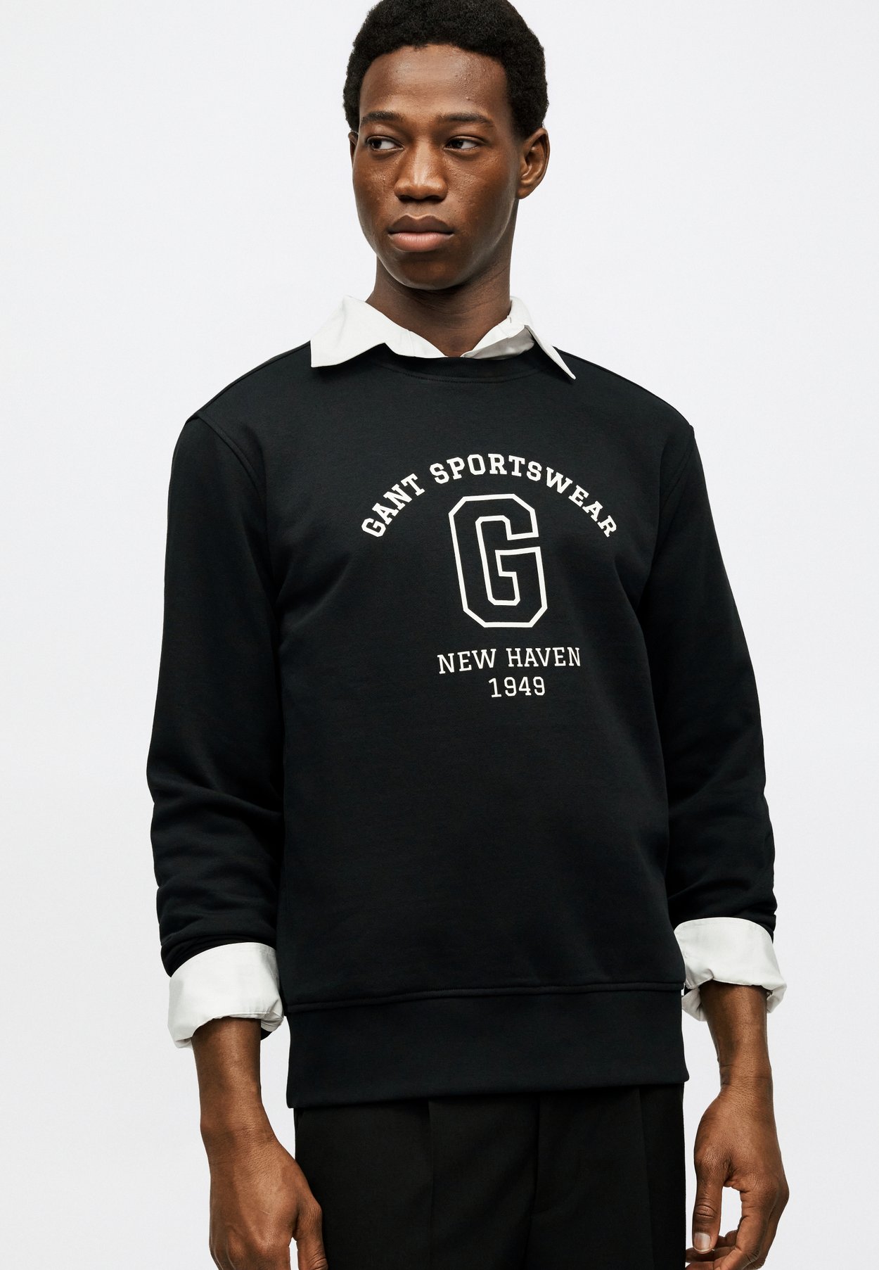 GRAPHIC CREW NECK