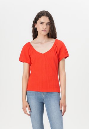 POINTELLE - Top - poster red