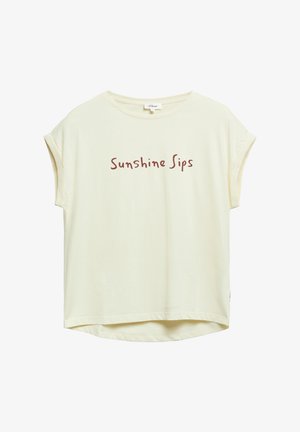 Chemise crème à manches courtes avec revers roulés et texte « Sunshine Sips » imprimé en marron sur la poitrine.