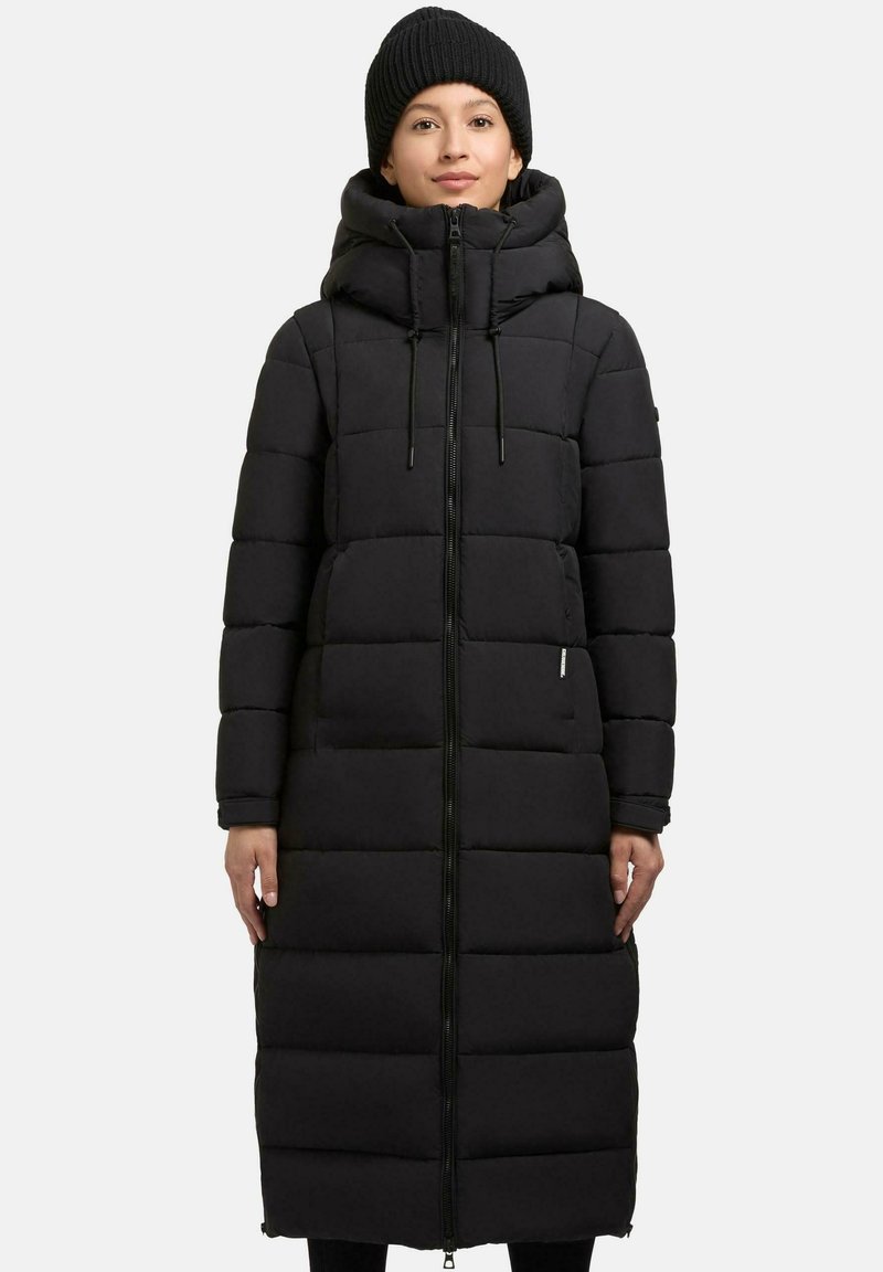Sort, polstret lang frakke med høj krave, justerbar hætte, fuld lynlås lukning og sidelommer, med quiltede sektioner og et sleek design.