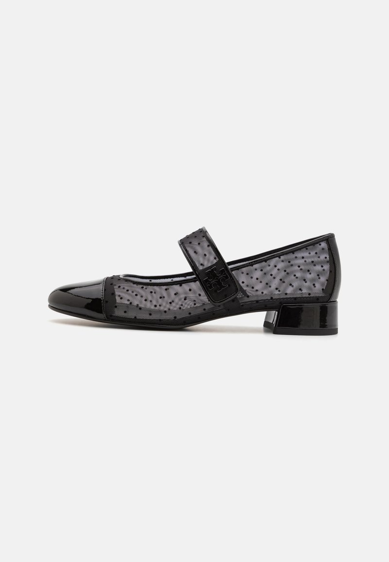 Schwarze Lackleder-Mary-Jane-Schuhe mit einem Netzüberzug, der mit Punkten versehen ist, einer abgerundeten Spitze und einem niedrigen Blockabsatz. Akzent mit Klettverschluss.