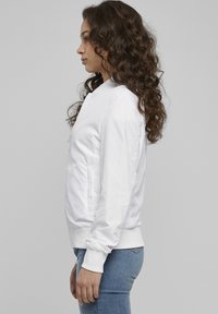 Urban Classics Bombejakke - white