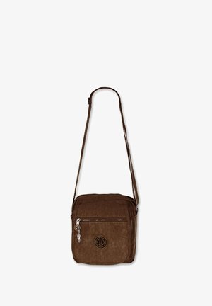 Bruine stoffen schoudertas met één hoofdcompartiment en een voorvak met rits. Beschikt over een rond logo en een verstelbare schouderband. Textuur oppervlak.