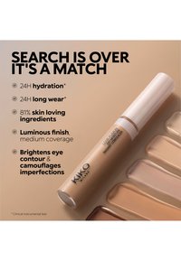 KIKO Milano concealer tube met tekst die 24 uur hydratatie, langdurig dragen, 81% huidvriendelijke ingrediënten, een stralende finish en een verhelderende oogcontour benadrukt.