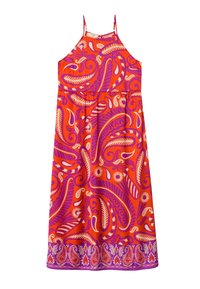 Robe maxi avec une base orange et des motifs paisley mauves et crème, bretelles spaghetti, taille froncée et bord à motifs.